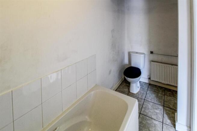 EN SUITE BATHROOM/W.C.
