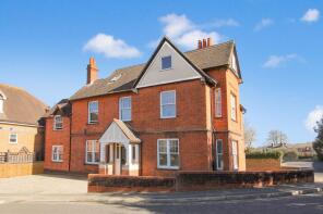Flat 1, Hart House, Lower South Street, Godalming GU7 1BZ