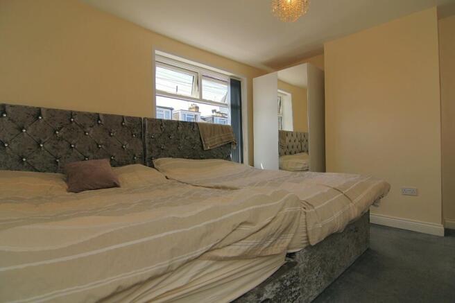 3 bed Terraced for sale Image 9