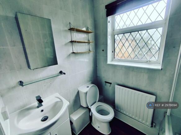 3 bed Terraced to rent Image 4
