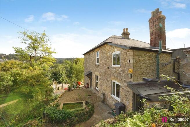 3-bed semi-detached on Butterrow Hill, Stroud, £425,000