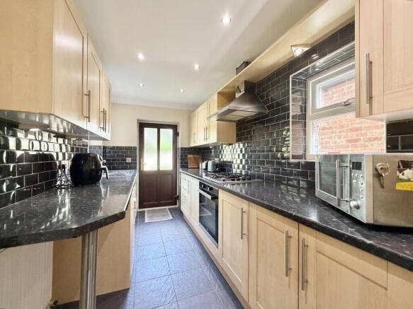 3 bed Semi-Detached for sale Image 9