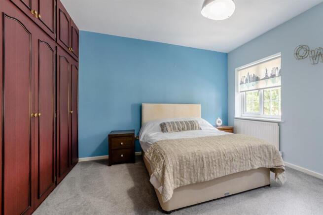 8660437-interior45.jpg