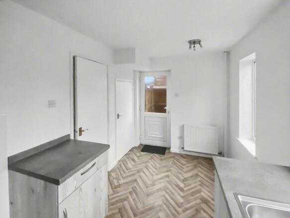 Kitchen 2.jpg