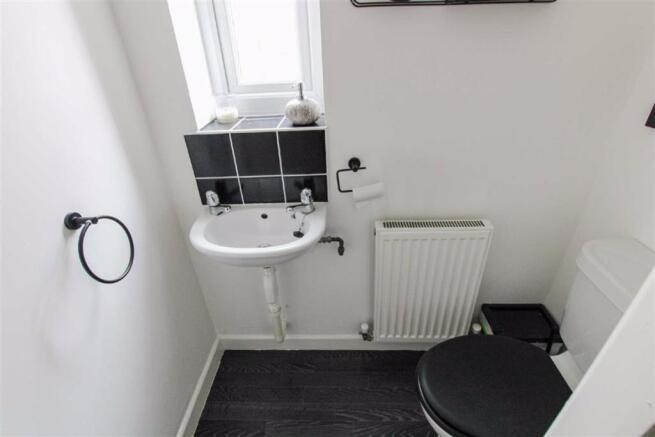 Downstairs Cloakroom / WC: