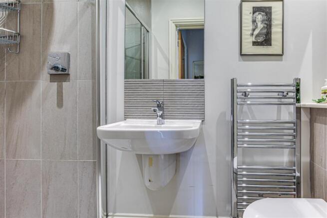 12. Shower Room.jpg