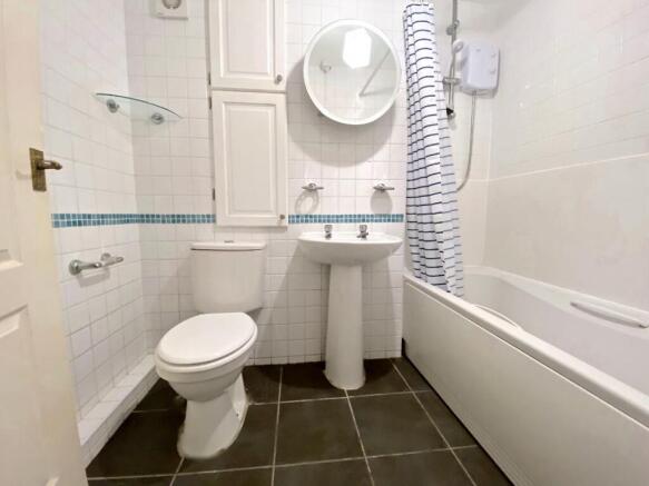 2 bed Apartment to rent Image 8