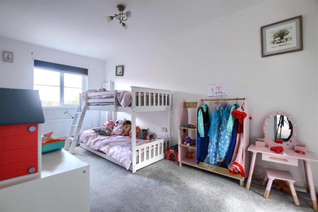 4 bed Detached for sale Image 10