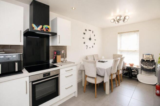 4 bed Detached for sale Image 4