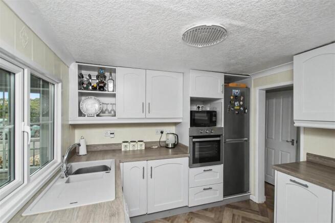 Kitchen - b.JPG