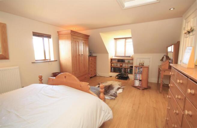 BEDROOM 5