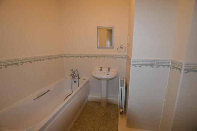 2 bed Apartment to rent Image 6