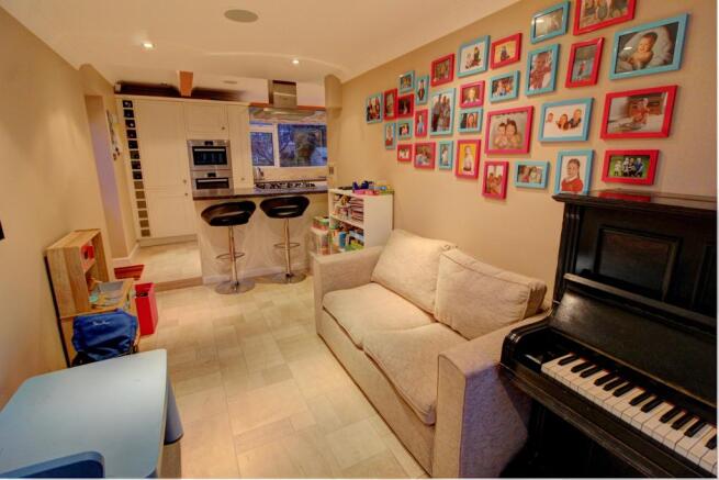 IMG_5151_2_3Interior