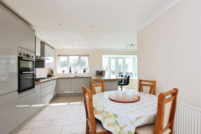 4 bed Detached for sale Image 5