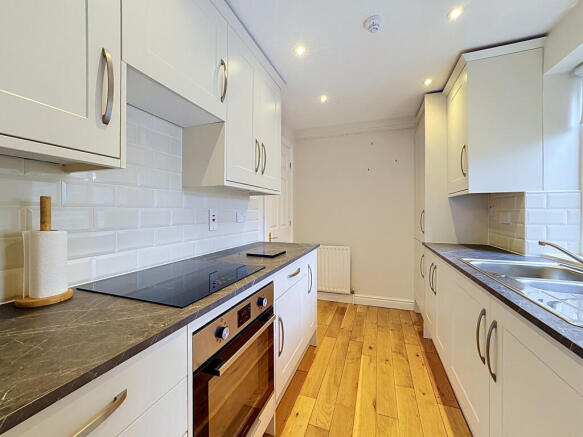 2 bed Apartment to rent Image 7