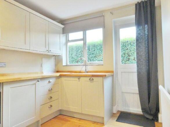    KITCHEN      -   