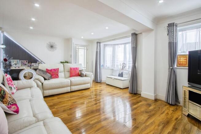 4 bed Detached for sale Image 10