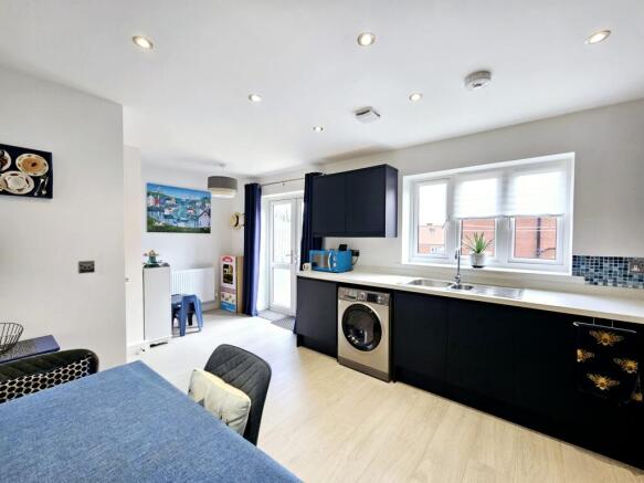 3 bed Semi-Detached for sale Image 5