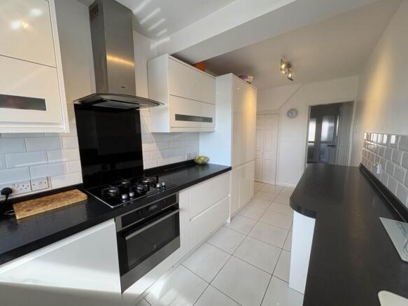 5 bed Semi-Detached for sale Image 4