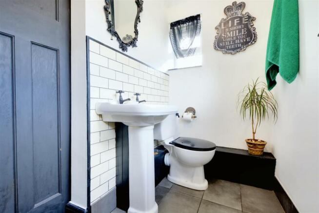 Bathroom_2.jpeg