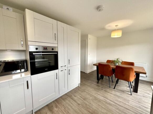 3 bed Semi-Detached for sale Image 8