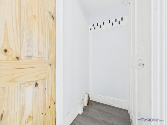 2 bed Terraced to rent Image 4
