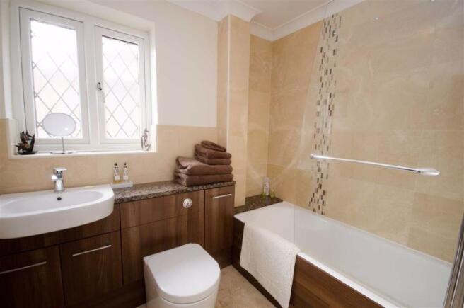 FAMILY BATHROOM