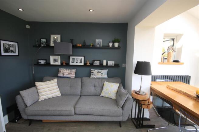 OPEN PLAN LIVING/ DINING KITCHEN