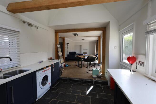 KITCHEN / RECEPTION ROOM
