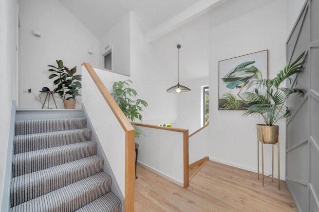 5 bed Detached for sale Image 7