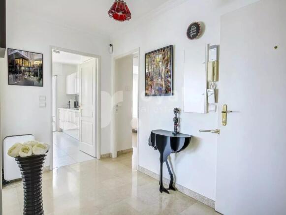 Spacious entry hall luxury apartment Mougins
