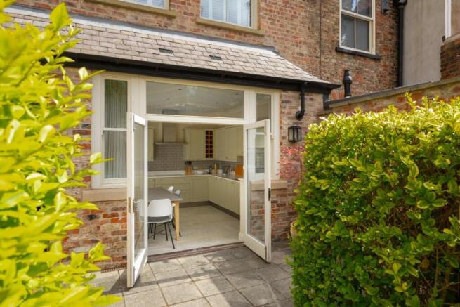3 bed Terraced to rent Image 11