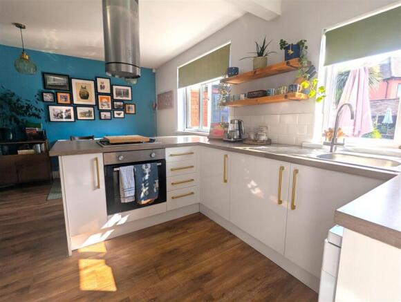 Kitchen & Dining Area