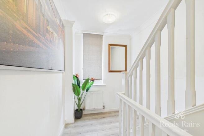 4 bed Terraced to rent Image 6