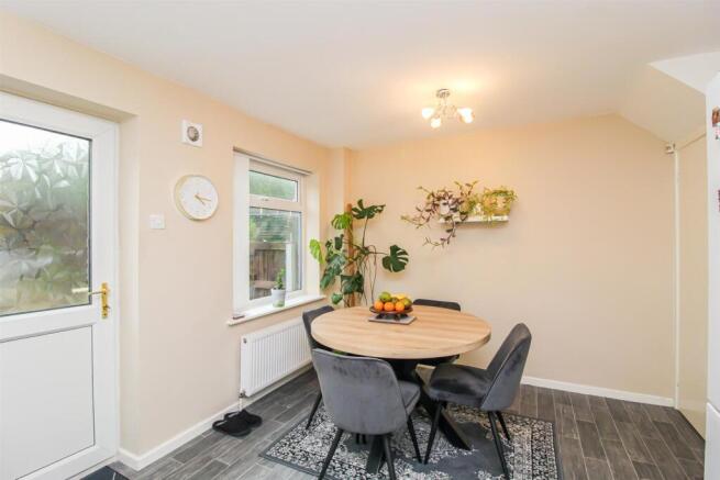 3 bed Town House for sale Image 7