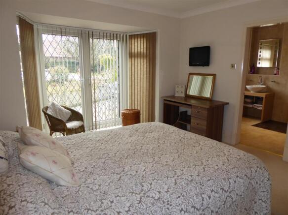 GUEST BEDROOM SUITE