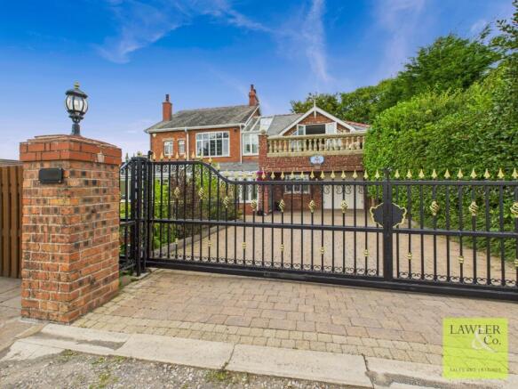 5-bed detached on Mottram Road, Stalybridge, Greater Manchester, SK15 2RY, £950,000