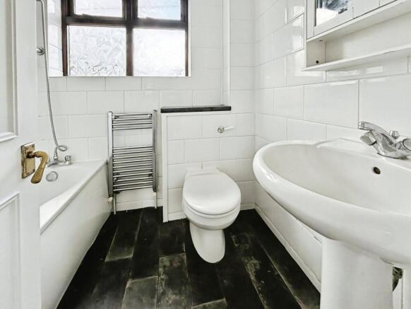 3 bed Semi-Detached to rent Image 9