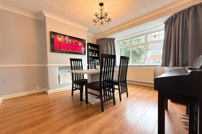 Arcadia Avenue, Sale, M33 – pohled 5