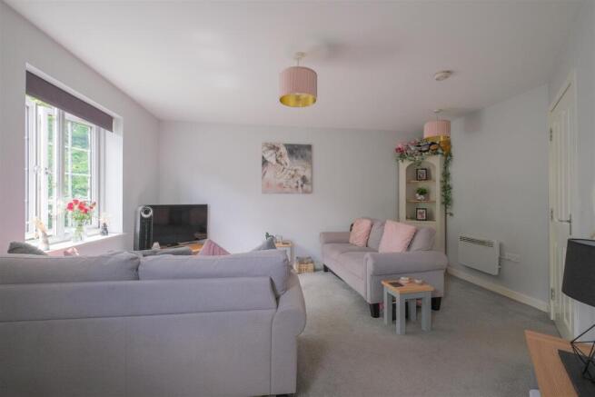 2 bed Apartment for sale Image 4