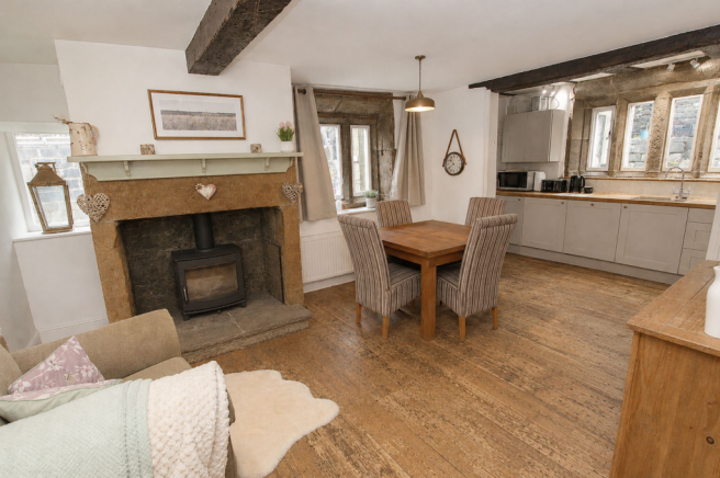 4 bed Semi-Detached for sale Image 12