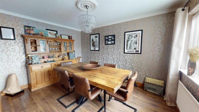 4 bed Detached for sale Image 5