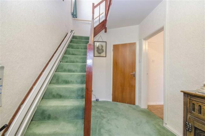 SPACIOUS HALLWAY
