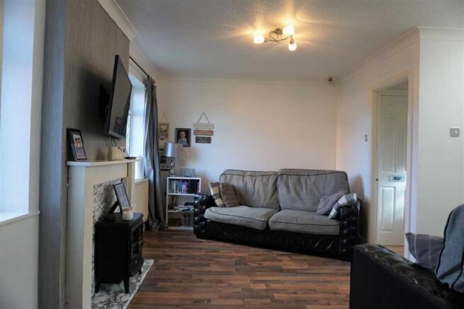 3 bed Terraced to rent Image 2