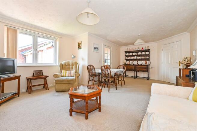 Sitting/Dining Room