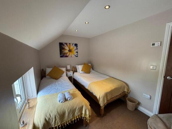 2 bed Cottage for sale Image 11