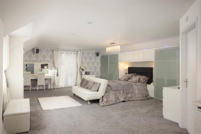 8 bed Detached for sale Image 7