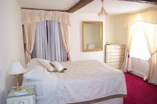 BEDROOM 1: