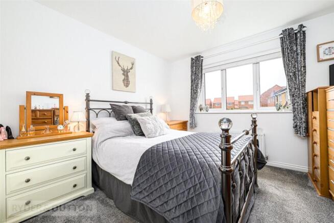 4 bed Detached for sale Image 12