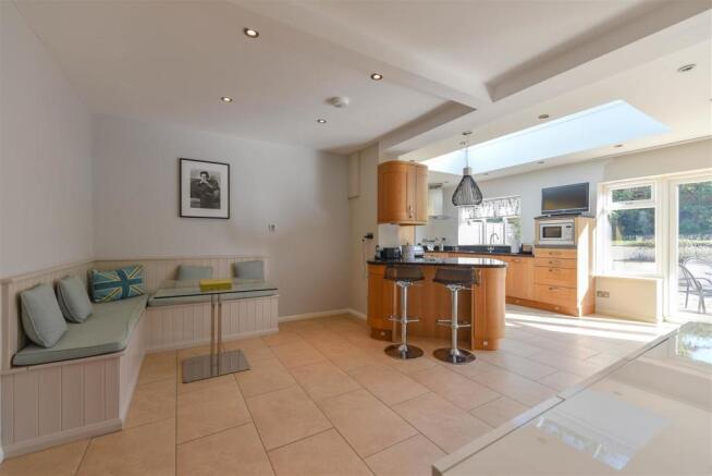 BREAKFAST ROOM